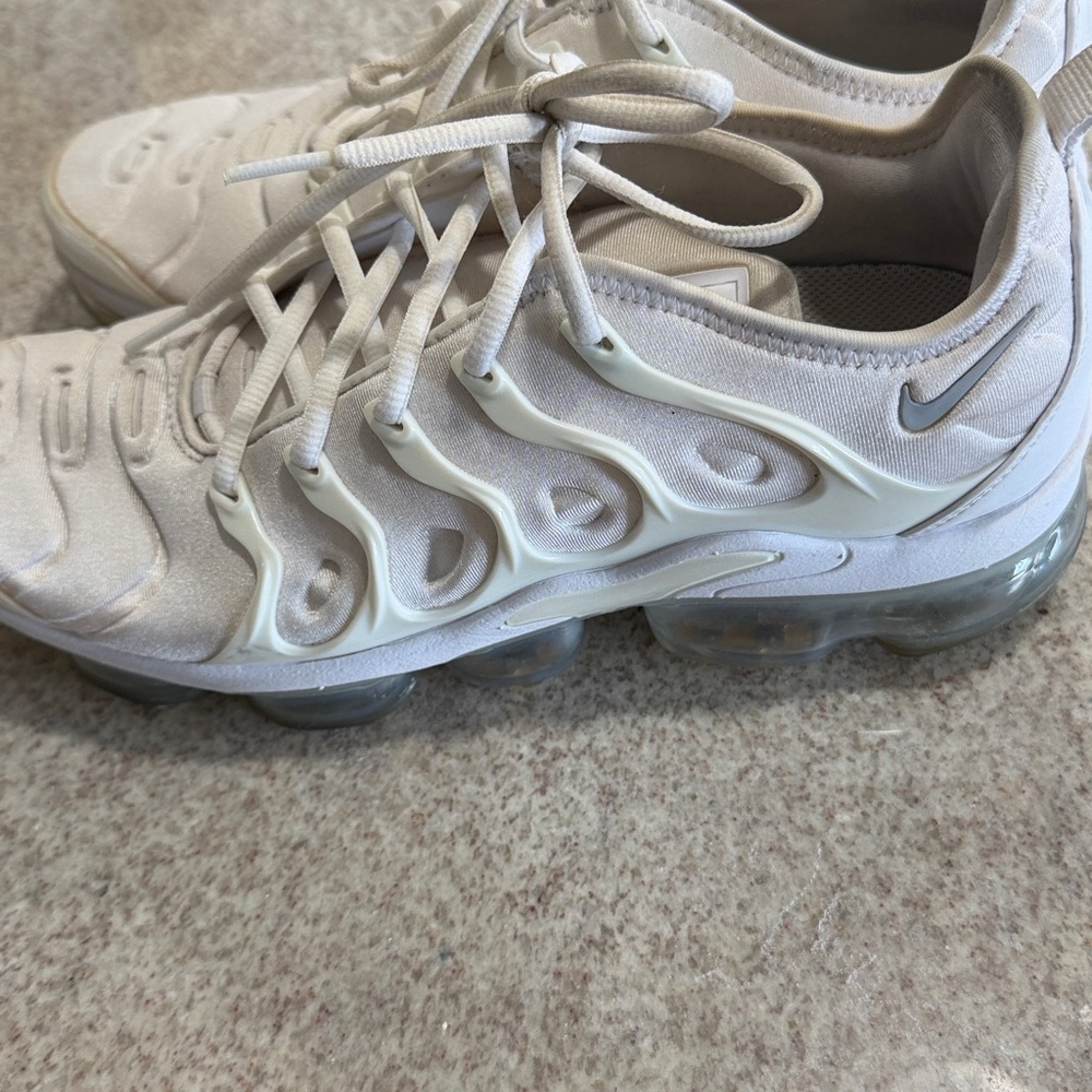 Nike Air VaporMax Plus Sneakers White Sz 9 Athletic Running Shoes - Picture 8 of 8